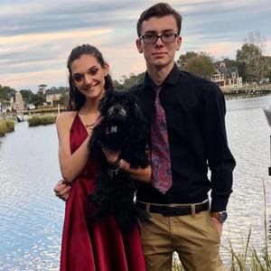 Meet your Posher, Chloe